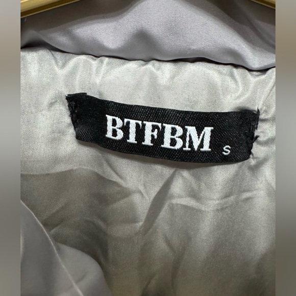 Women's Elegant Gray Puffer Vest - Picture 2 of 2